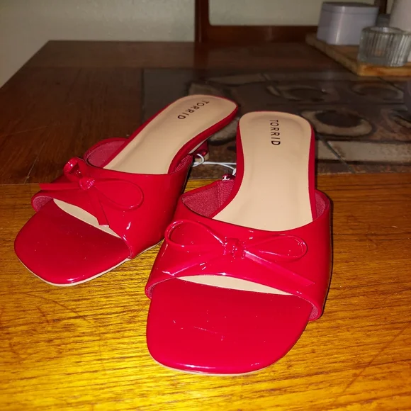 Torrid Red Kitten Heel Sandals 7.5 Nwt Sexy Summer Feminine Outside - Picture 1 of 5
